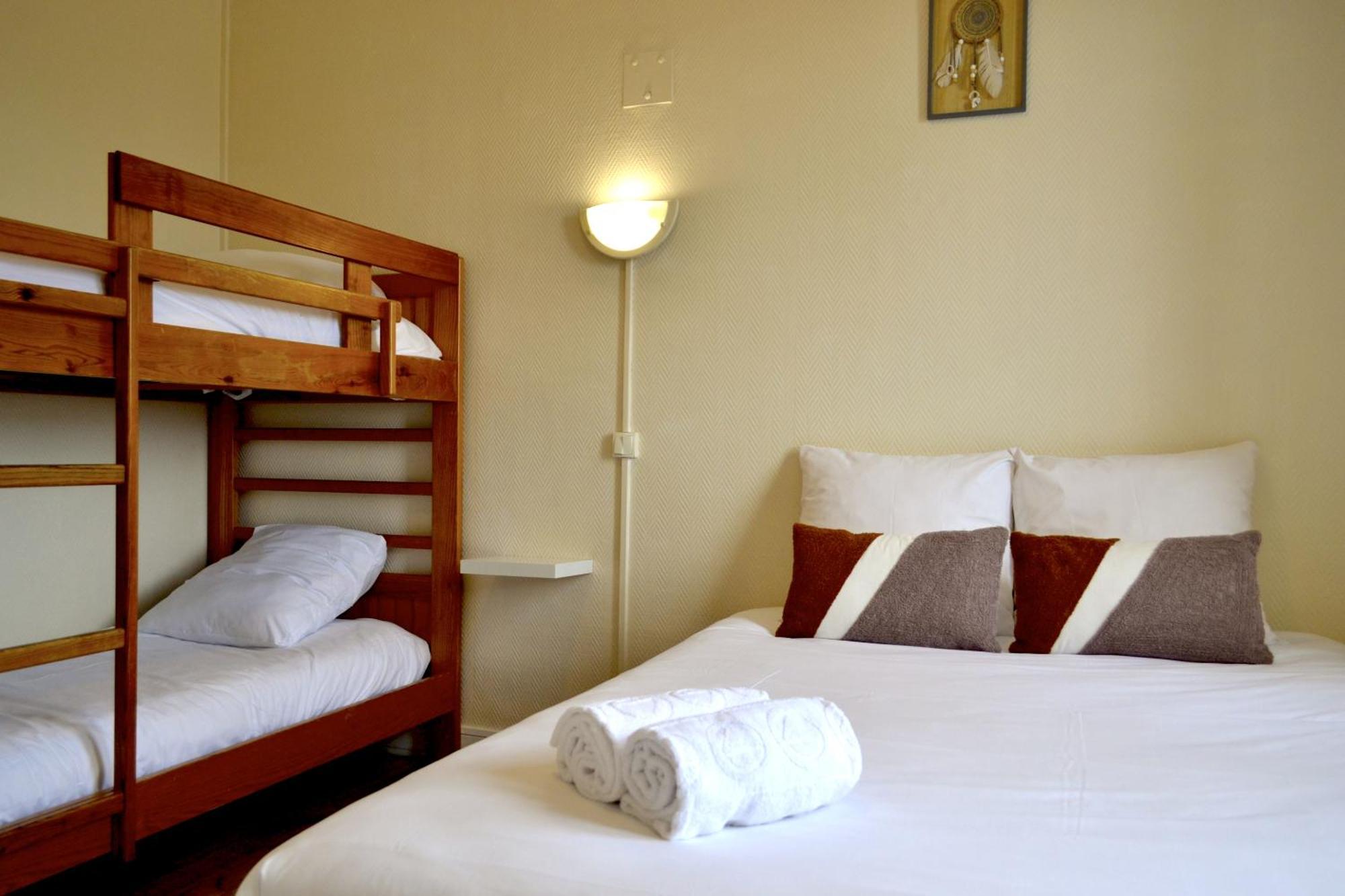 Chambre Quadruple avec Salle de Bains Commune